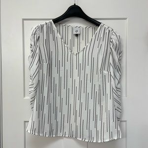 CABI pullover puff sleeve blouse. Graphic heart pinstripe. Size XS